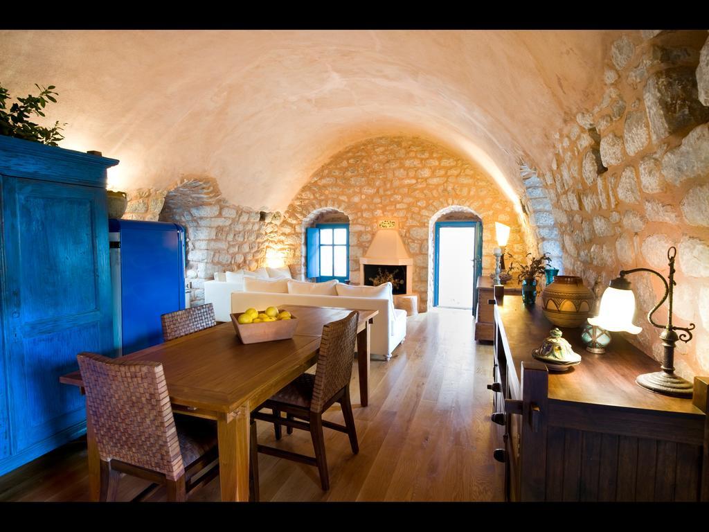 Arapakis Historic Castle Aparthotel Pyrgos Dirou Room photo